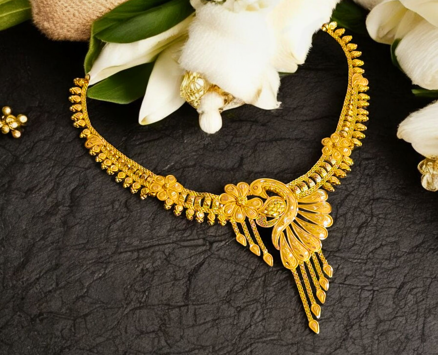 GOLD NECKLACE