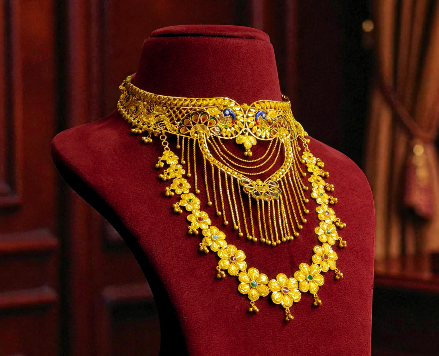 GOLD CROWN CHOKER
