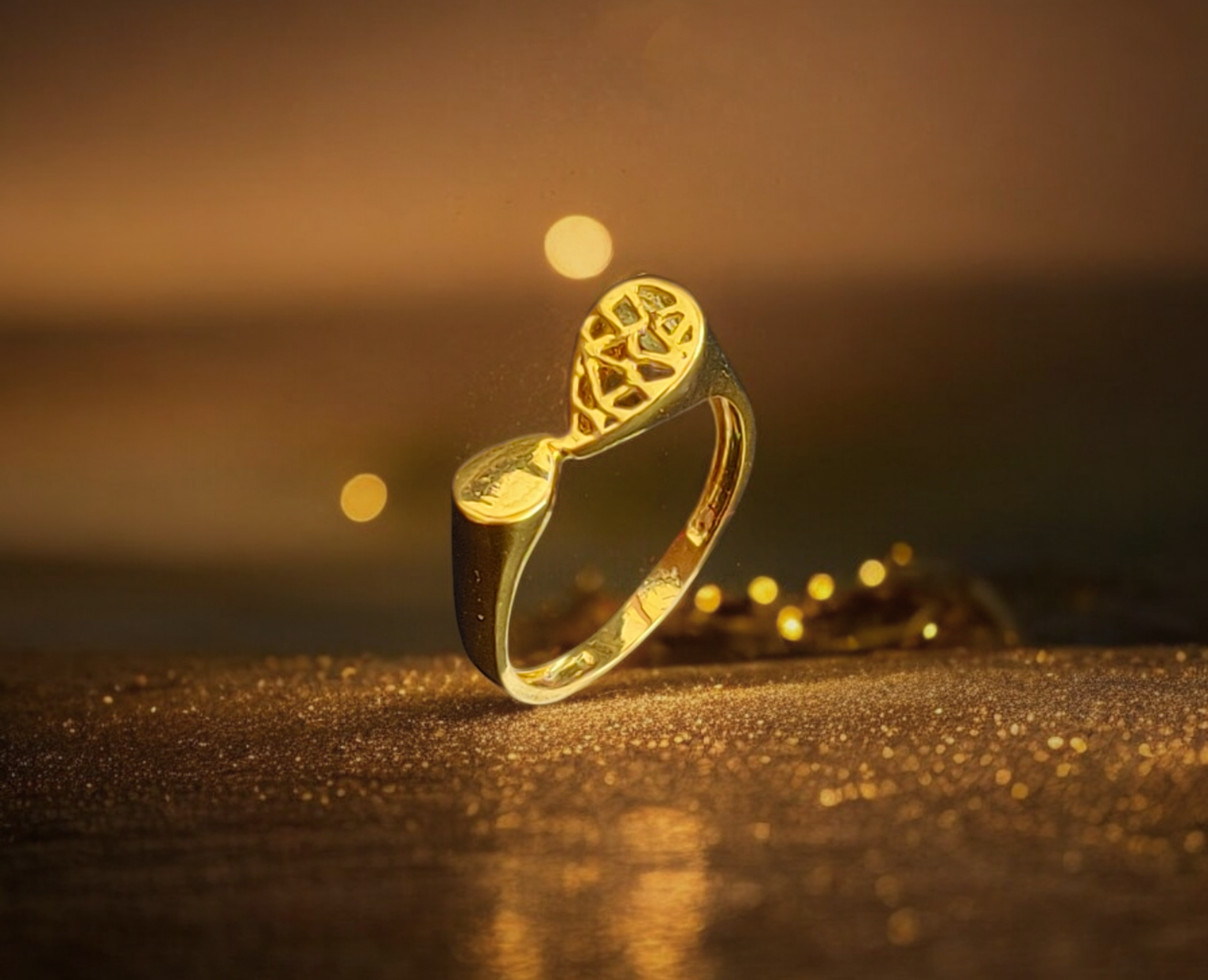 GOLD LADIES RING